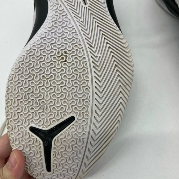 Like New Nike Air men’s Versatile II white grey - Picture 14 of 16